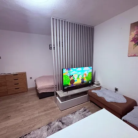 Azra Apartamento *